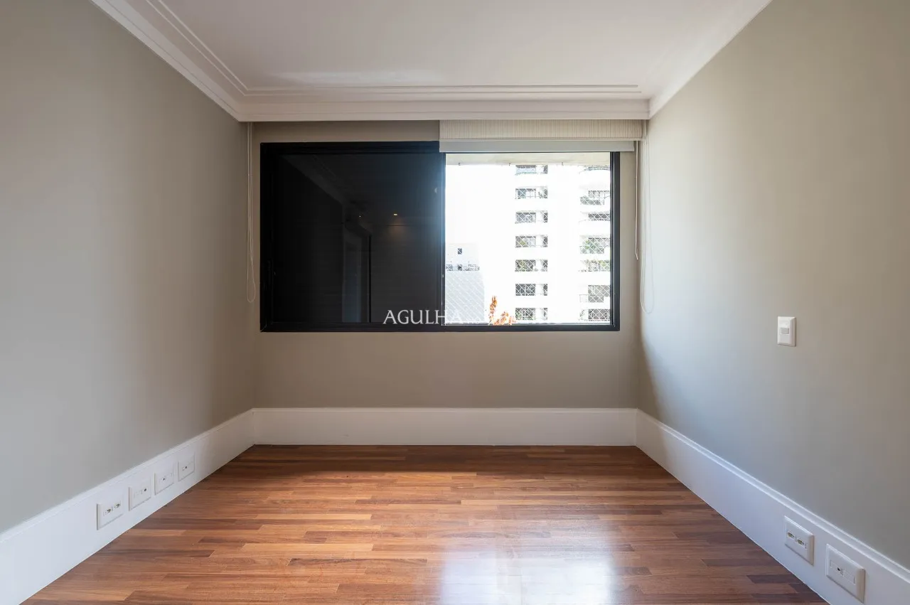 Apartamento em prédio muito especial à venda na Vila Nova Conceição. – 22527