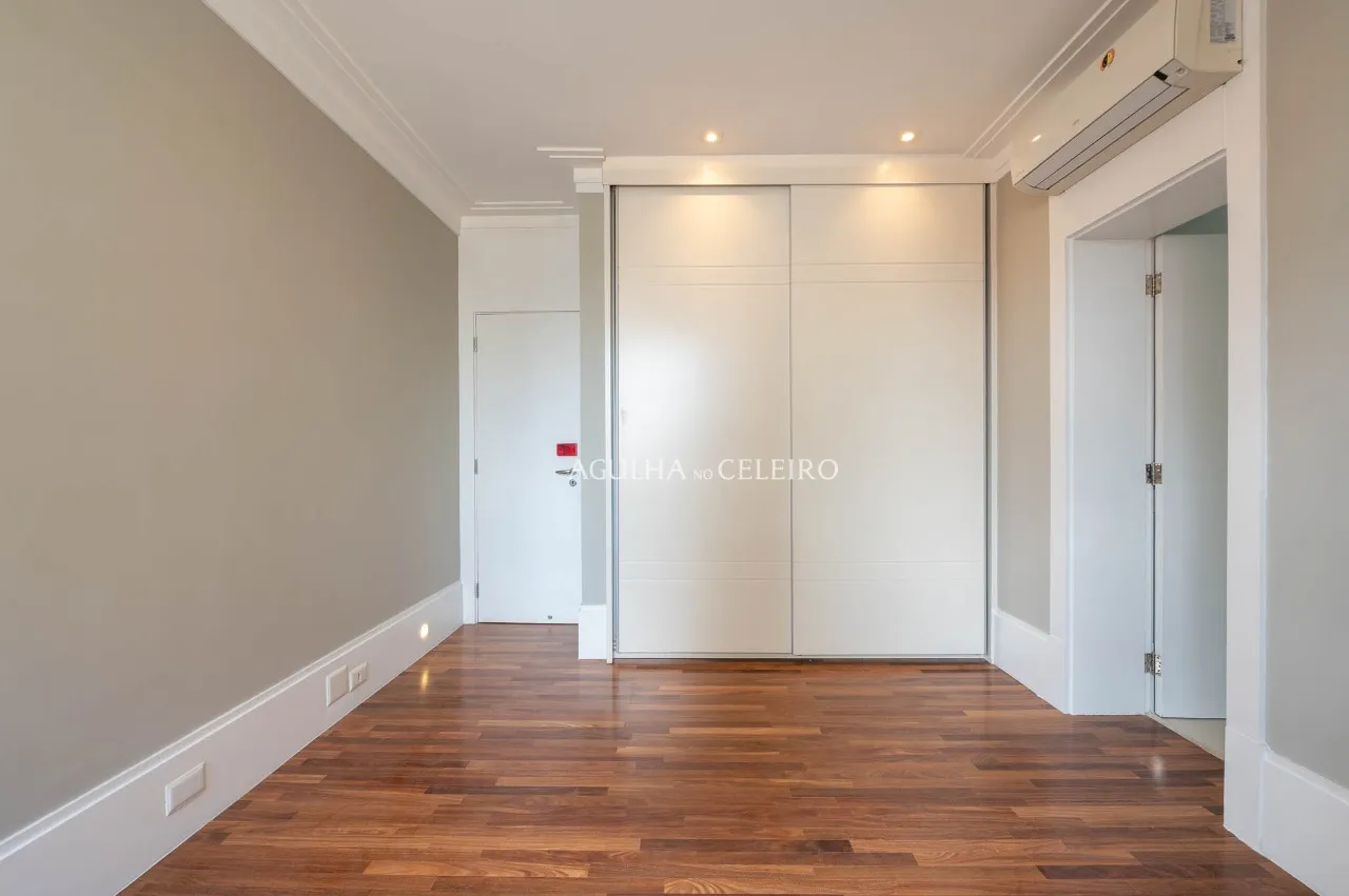 Apartamento em prédio muito especial à venda na Vila Nova Conceição. – 22527