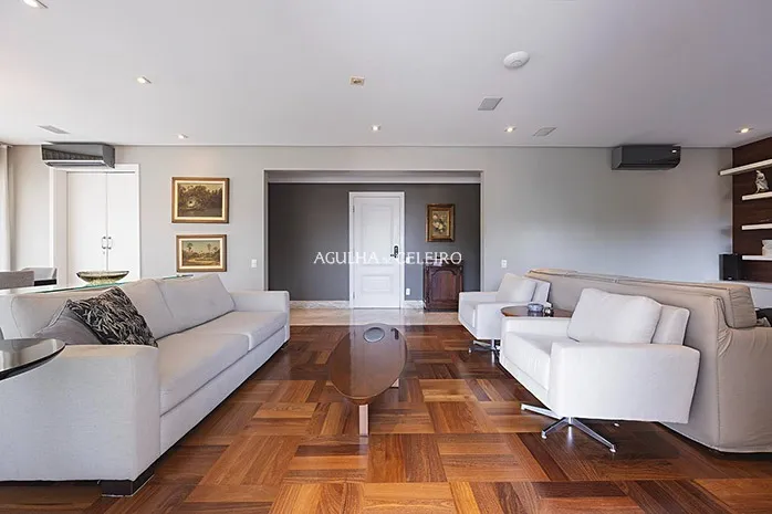 Espaço, vista permanente e quatro suítes no Paraíso – 22530