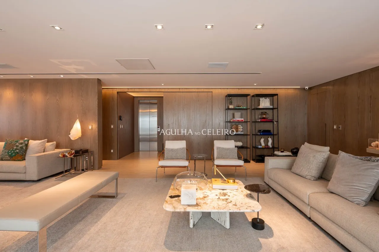 Apartamento na Vila Nova Conceição com assinatura João Armentano. – 22534