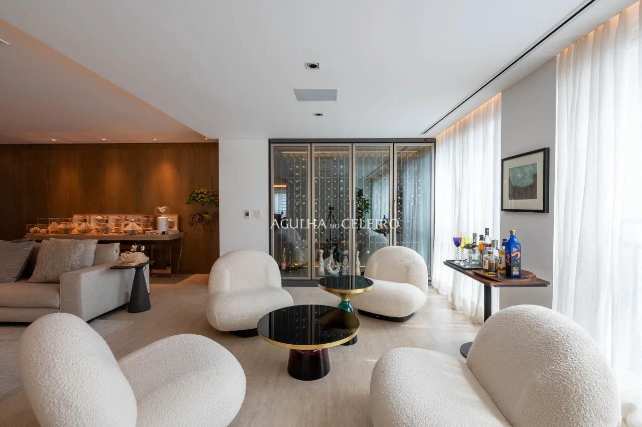 Apartamento na Vila Nova Conceição com assinatura João Armentano. – 22534