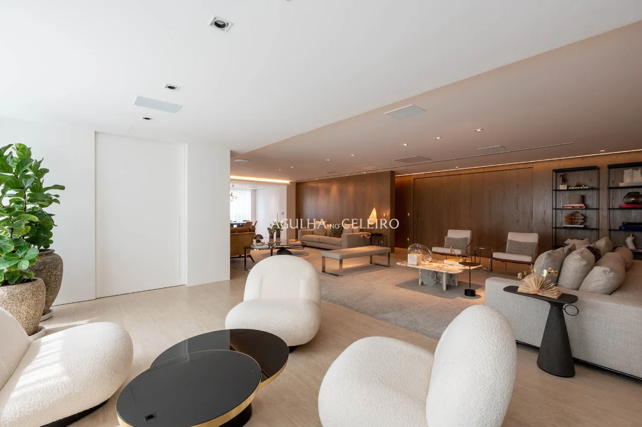 Apartamento na Vila Nova Conceição com assinatura João Armentano. – 22534