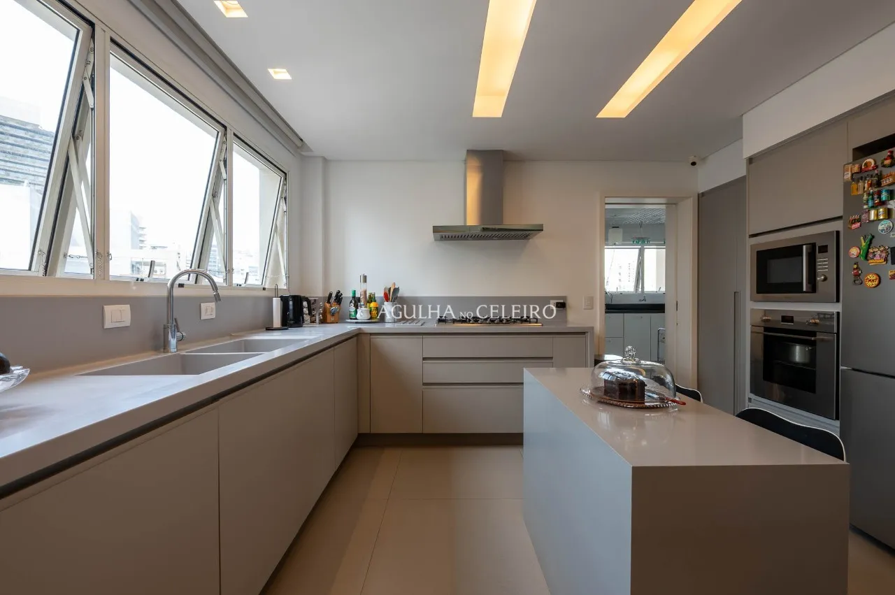 Apartamento na Vila Nova Conceição com assinatura João Armentano. – 22534