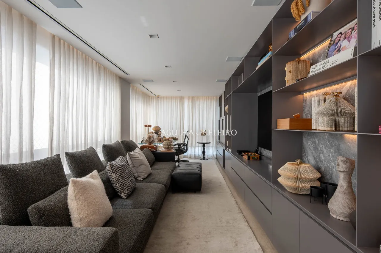 Apartamento na Vila Nova Conceição com assinatura João Armentano. – 22534