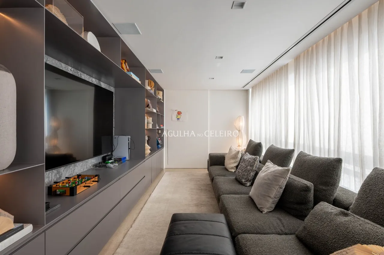 Apartamento na Vila Nova Conceição com assinatura João Armentano. – 22534