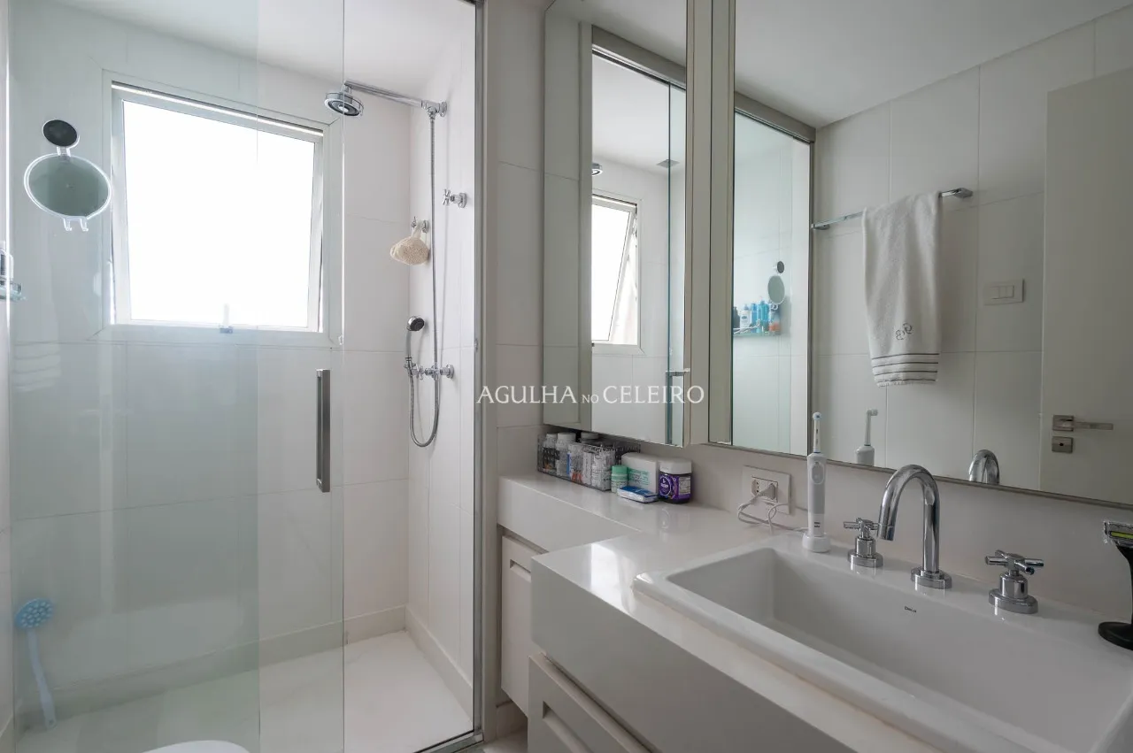 Apartamento na Vila Nova Conceição com assinatura João Armentano. – 22534