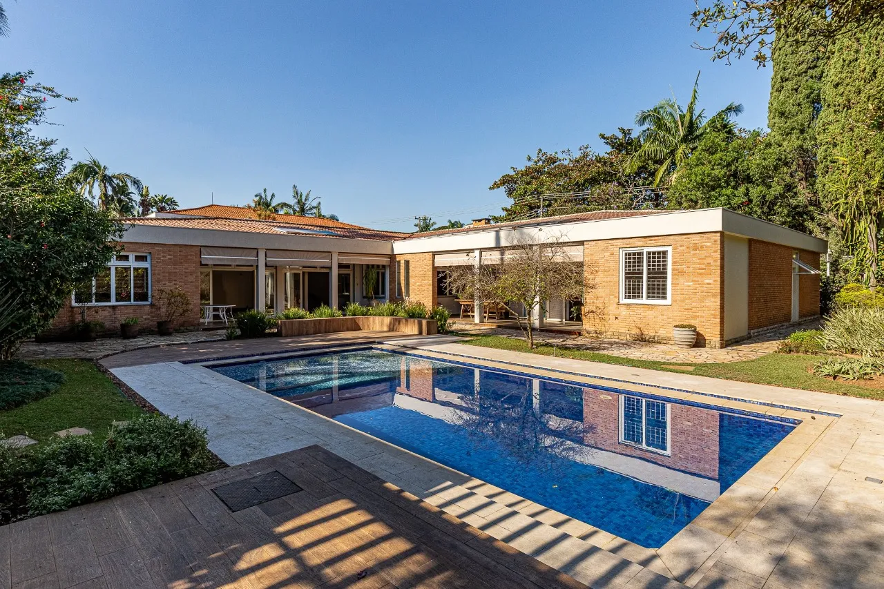 Casa com ares de campo à venda no Brooklin. – 22536