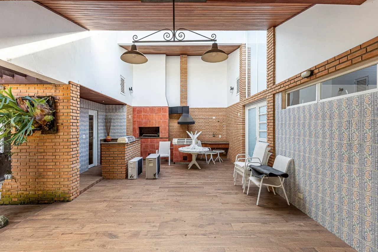 Casa com ares de campo à venda no Brooklin. – 22536