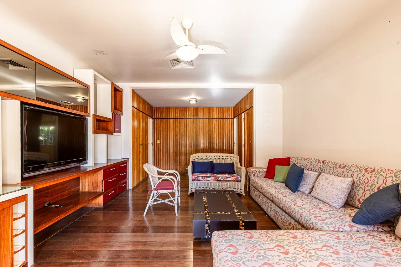 Casa com ares de campo à venda no Brooklin. – 22536