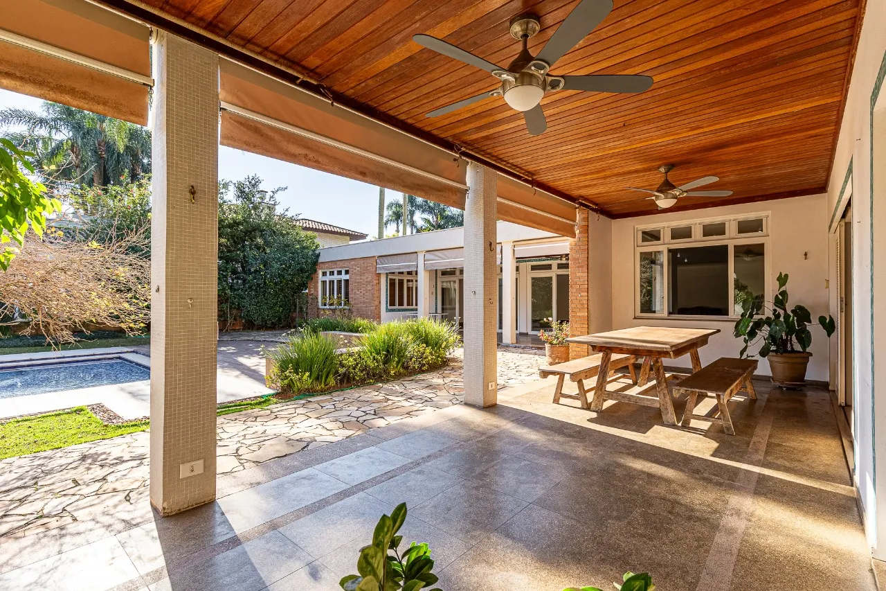 Casa com ares de campo à venda no Brooklin. – 22536