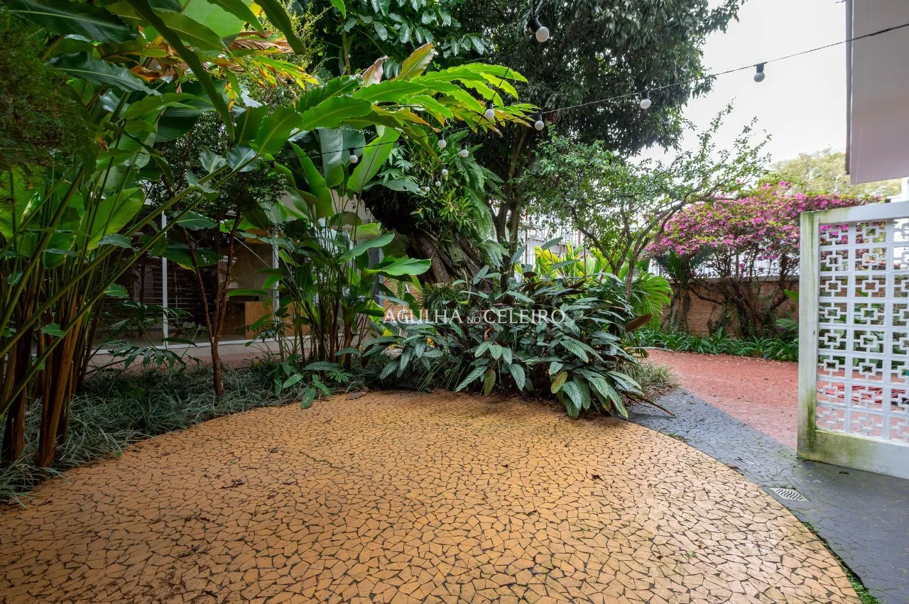 Casa charmosa com projeto contemporâneo e jardim encantador. – 22551