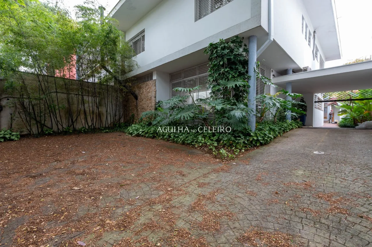 Casa charmosa com projeto contemporâneo e jardim encantador. – 22551