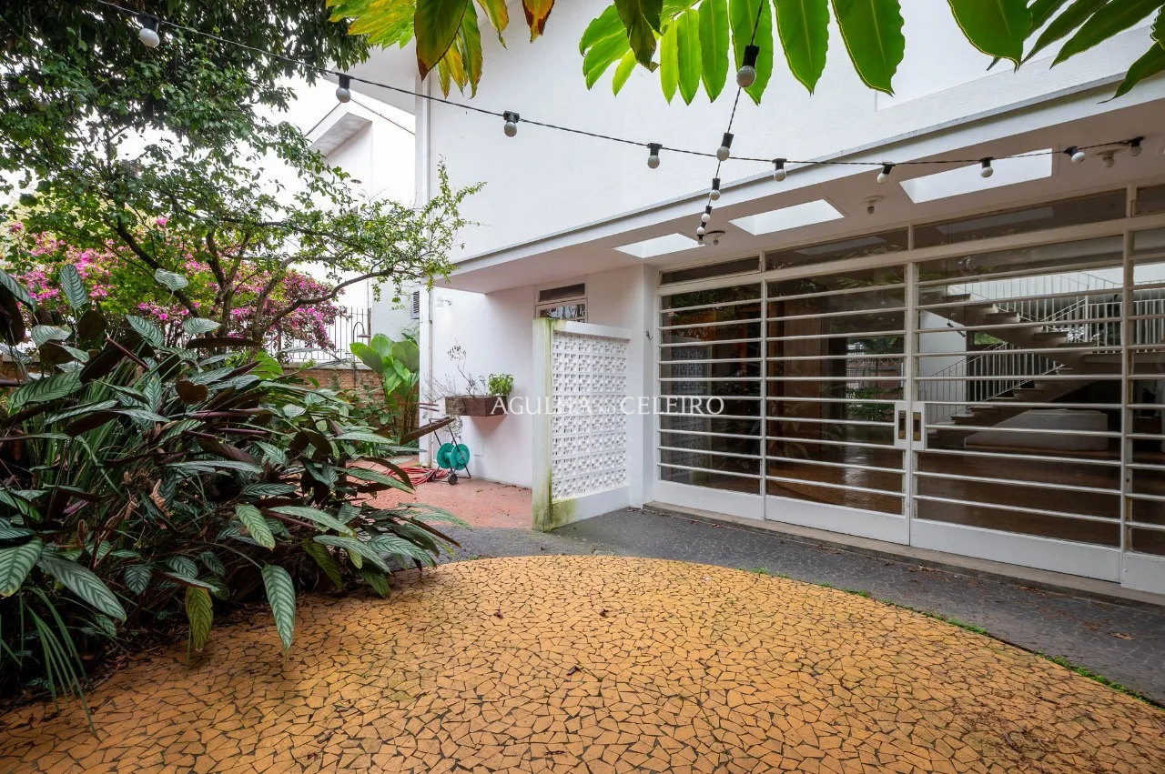 Casa charmosa com projeto contemporâneo e jardim encantador. – 22551