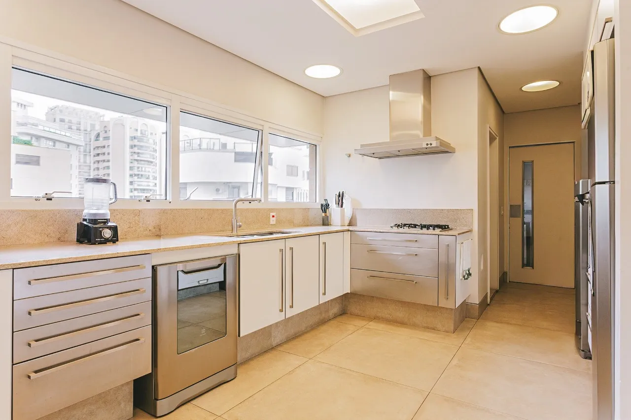 Living integrado à varanda e vista para a cidade, a passos do Parque do Povo – 22557