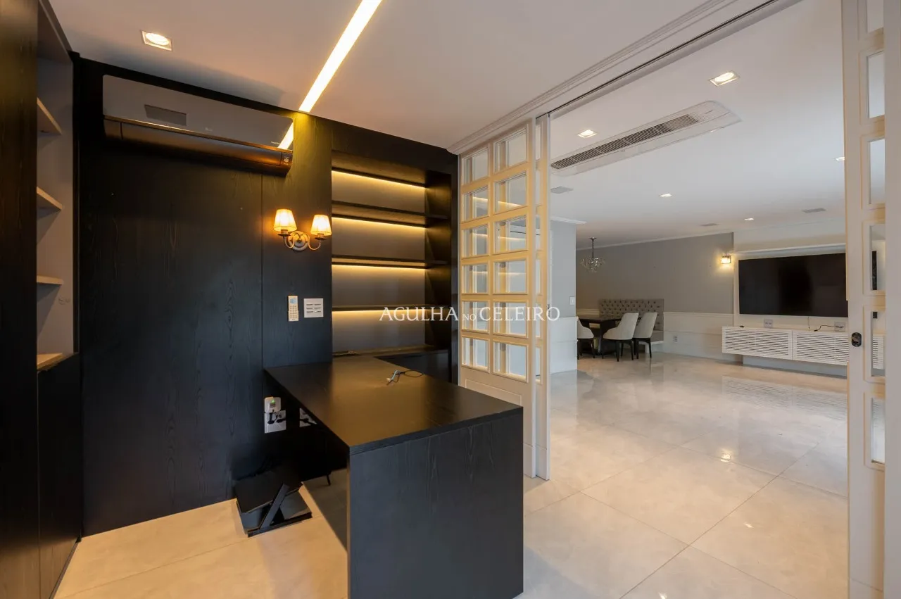 Lindo apartamento de 198m2 no Alto de Pinheiros. – 22570
