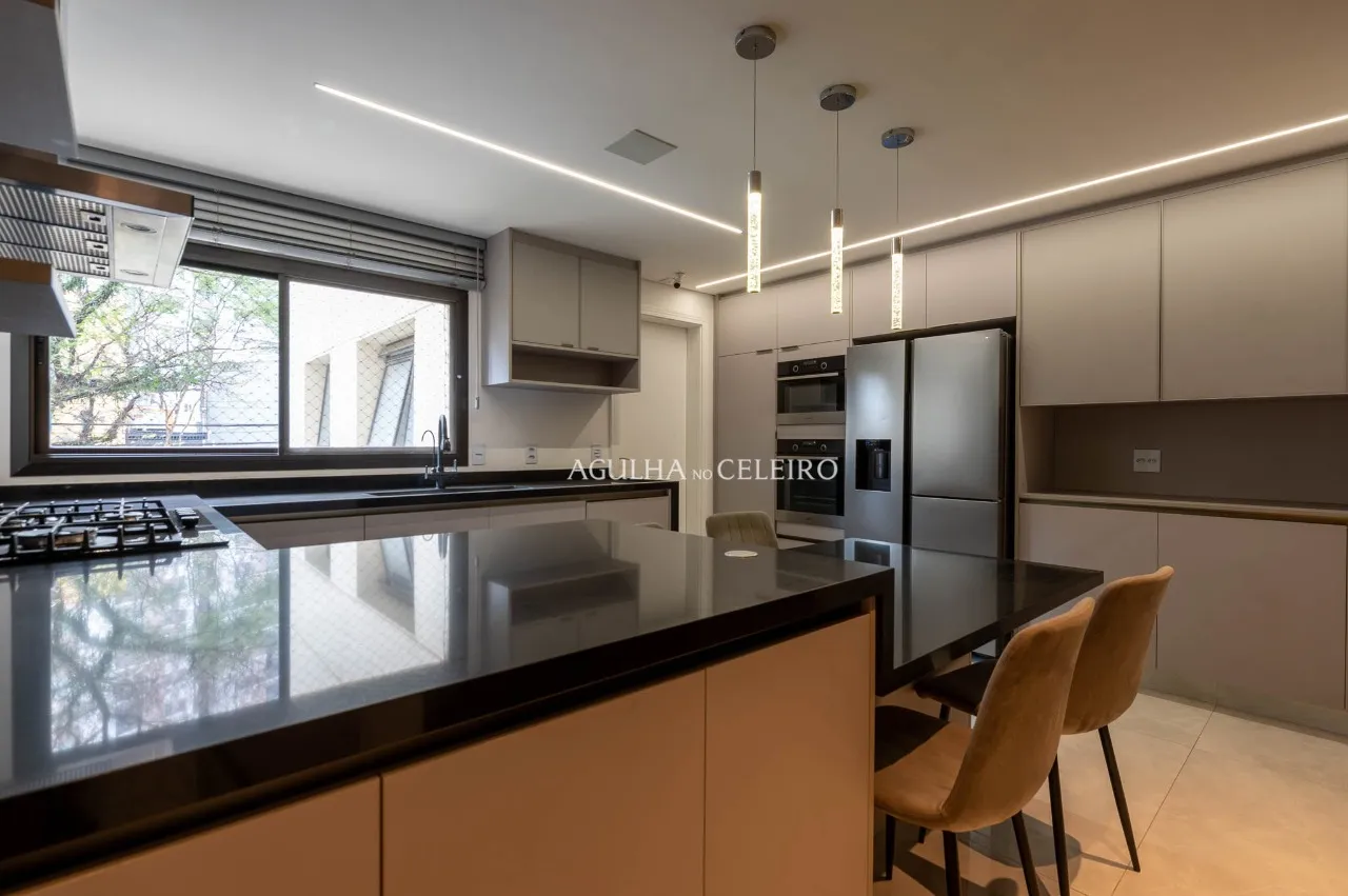 Lindo apartamento de 198m2 no Alto de Pinheiros. – 22570