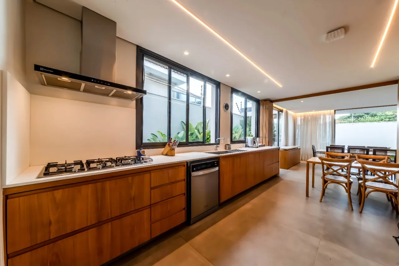 Casa com rooftop, muita luz natural e projeto com integração, para viver bem no Alto de Pinheiros. – 22572