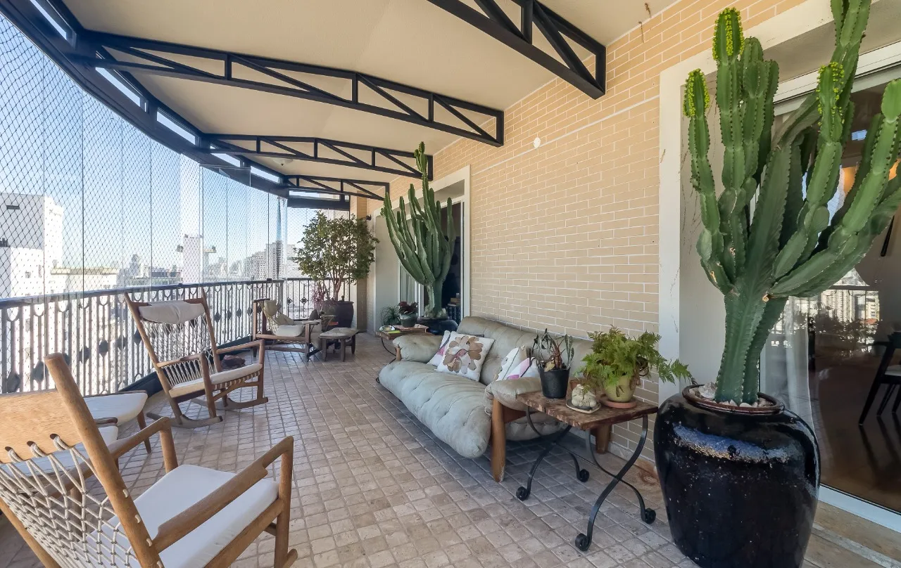 Apartamento com varanda ampla e uma vista que transforma a experiência de morar no Jardim Paulista. – 22573