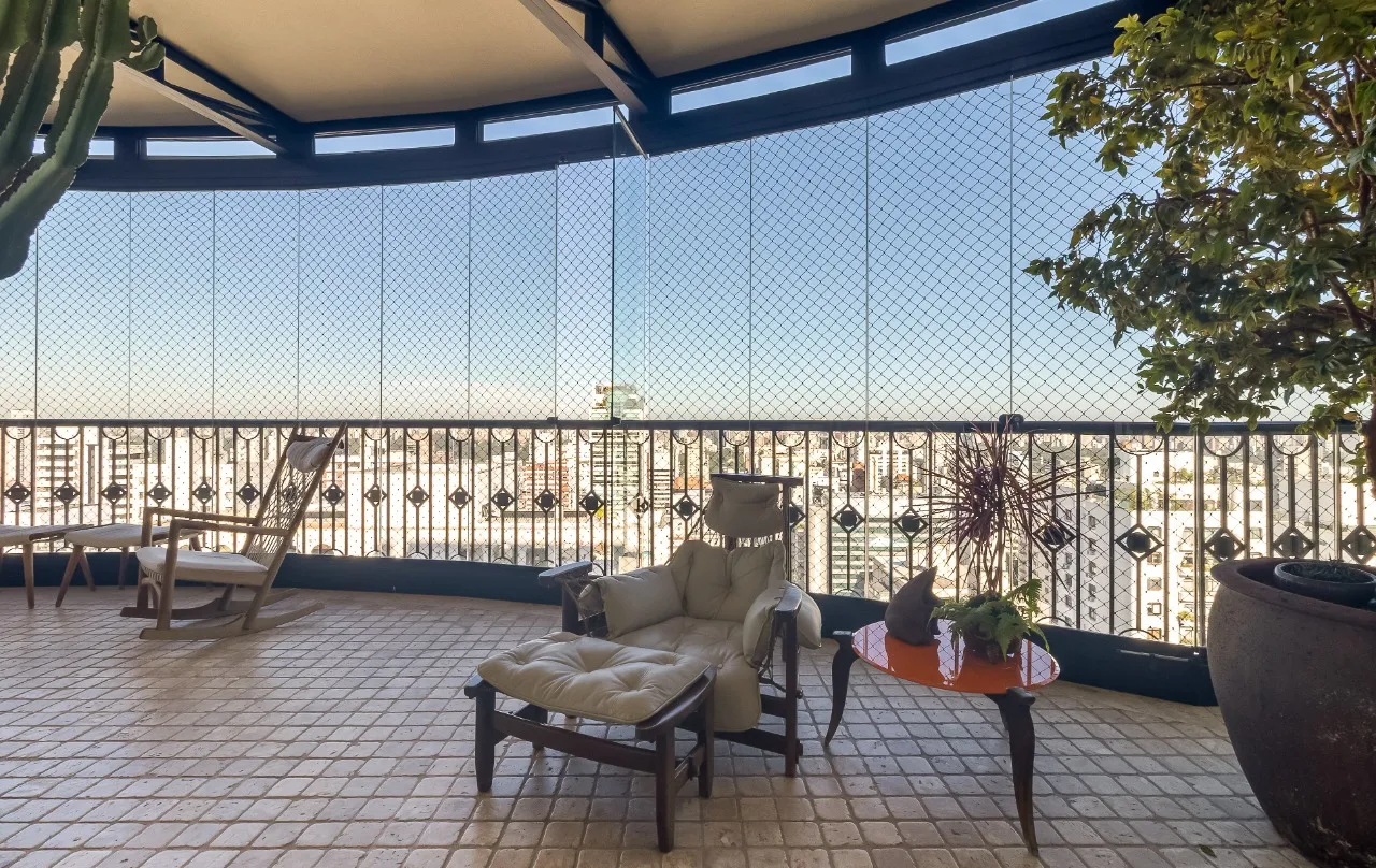Apartamento com varanda ampla e uma vista que transforma a experiência de morar no Jardim Paulista. – 22573
