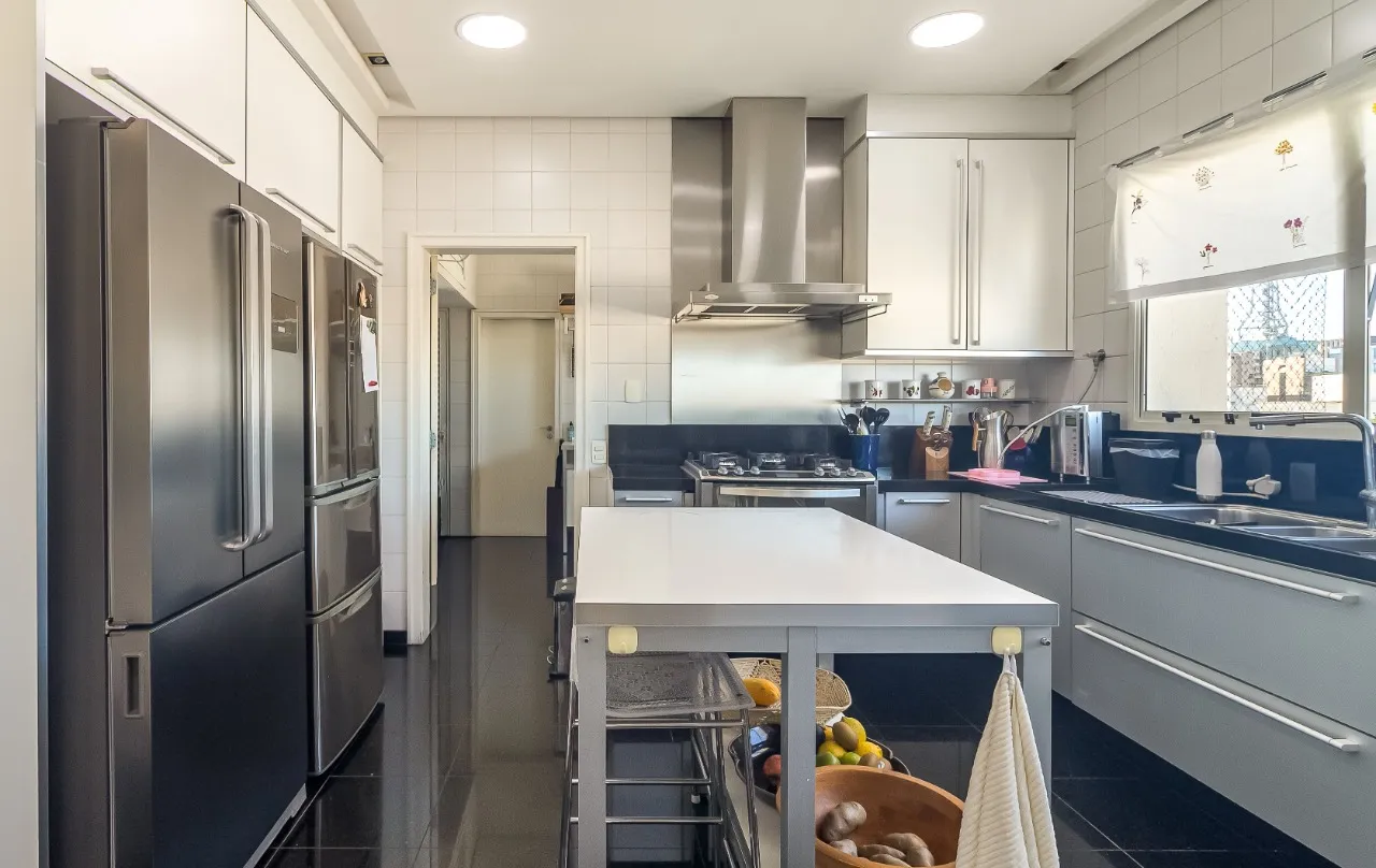 Apartamento com varanda ampla e uma vista que transforma a experiência de morar no Jardim Paulista. – 22573