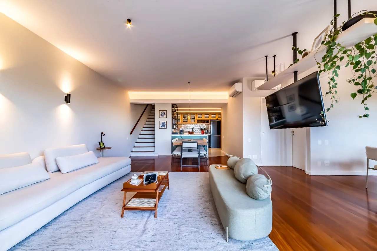 Vista verde eterna para contemplar. Espaços abertos e muita luz natural nessa casa na Vila Madalena. – 22576