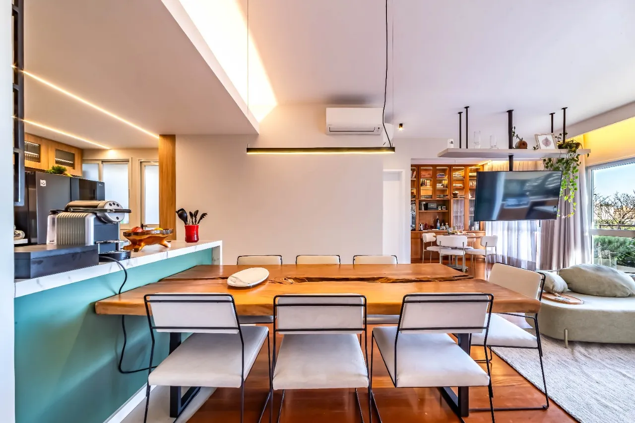 Vista verde eterna para contemplar. Espaços abertos e muita luz natural nessa casa na Vila Madalena. – 22576
