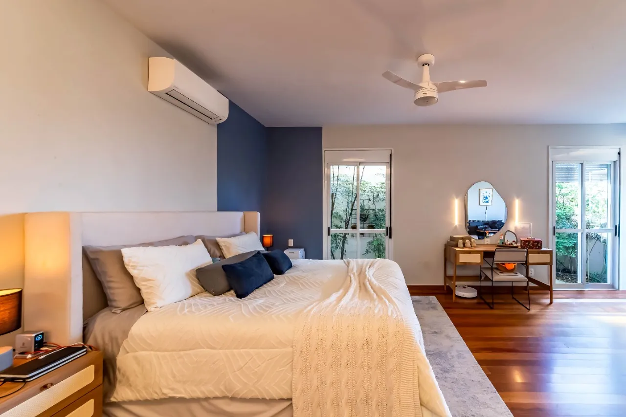 Vista verde eterna para contemplar. Espaços abertos e muita luz natural nessa casa na Vila Madalena. – 22576