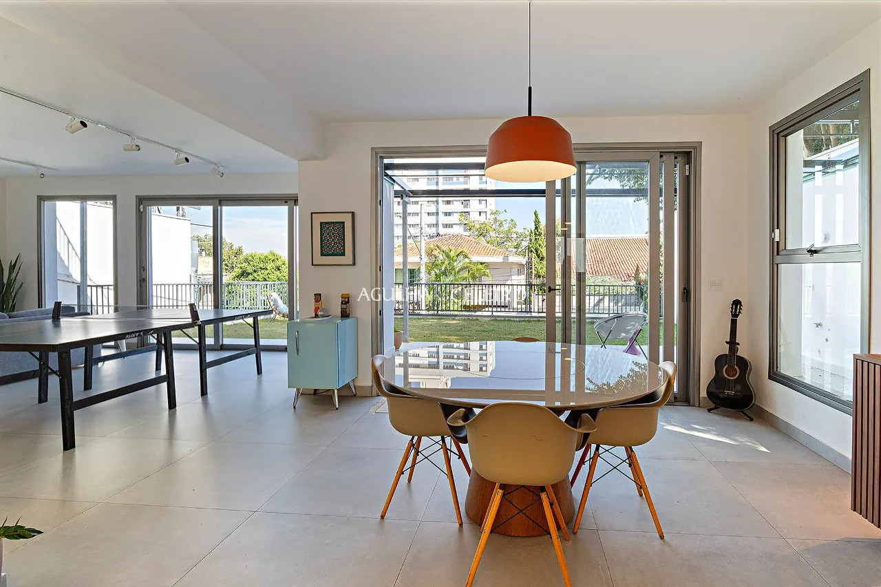 Casa reformada à venda em Alto de Pinheiros. – 22588