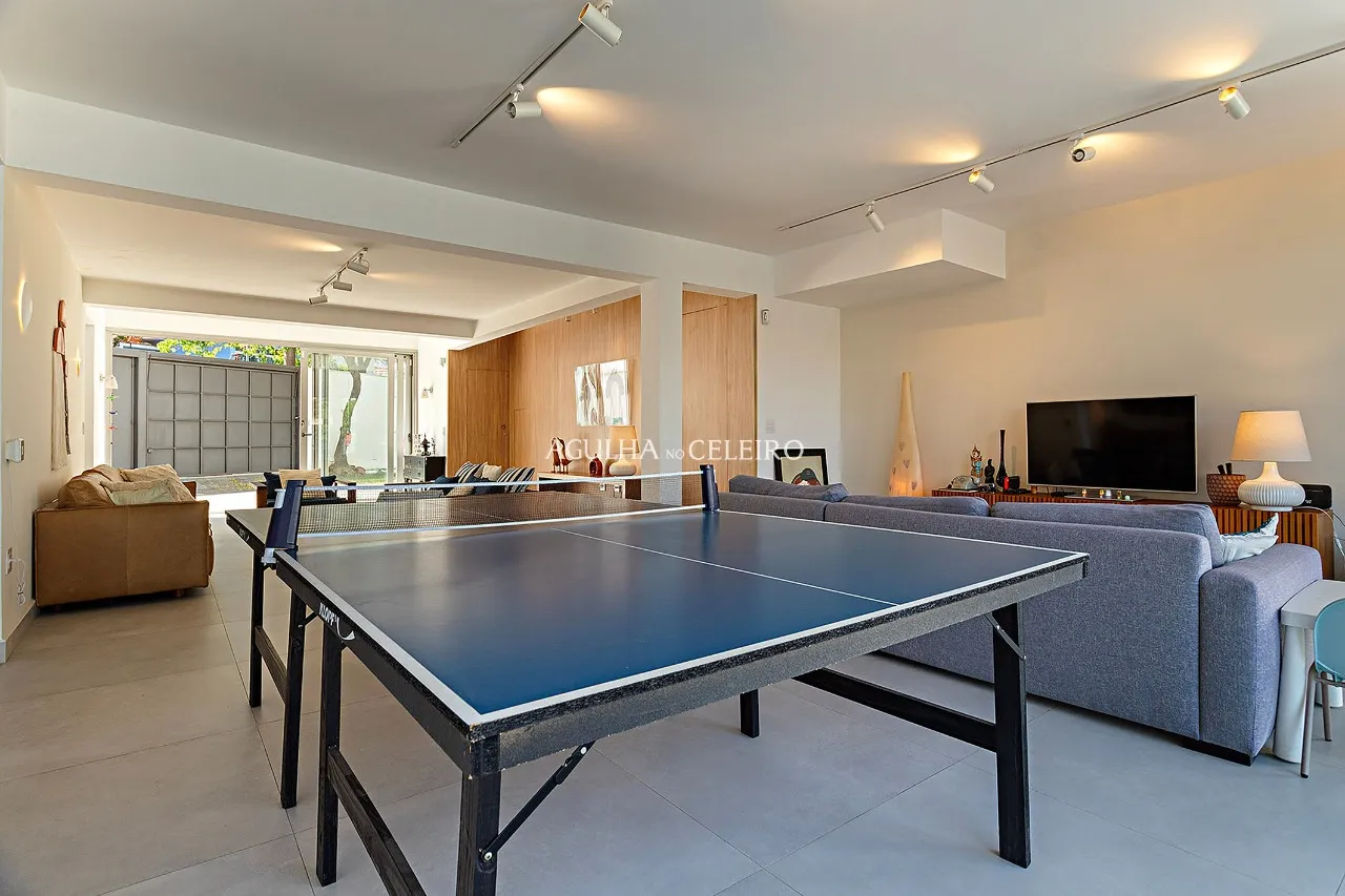 Casa reformada à venda em Alto de Pinheiros. – 22588
