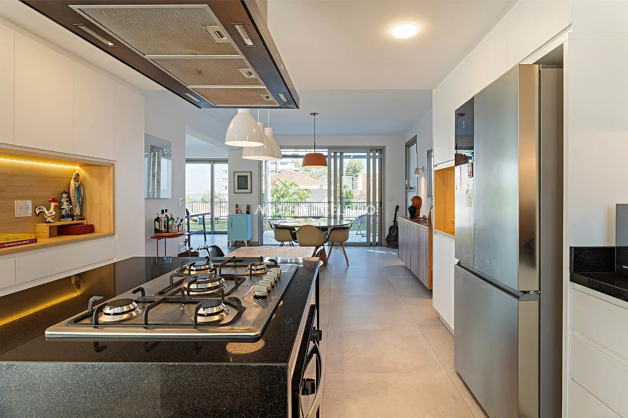 Casa reformada à venda em Alto de Pinheiros. – 22588