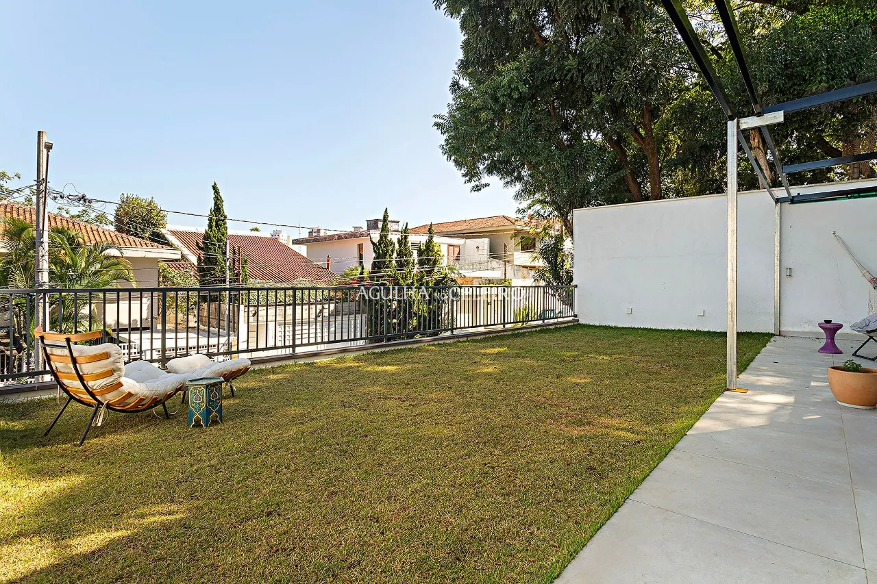 Casa reformada à venda em Alto de Pinheiros. – 22588