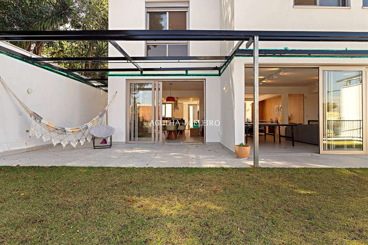 Casa reformada à venda em Alto de Pinheiros. – 22588