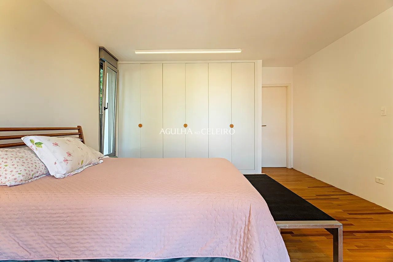 Casa reformada à venda em Alto de Pinheiros. – 22588