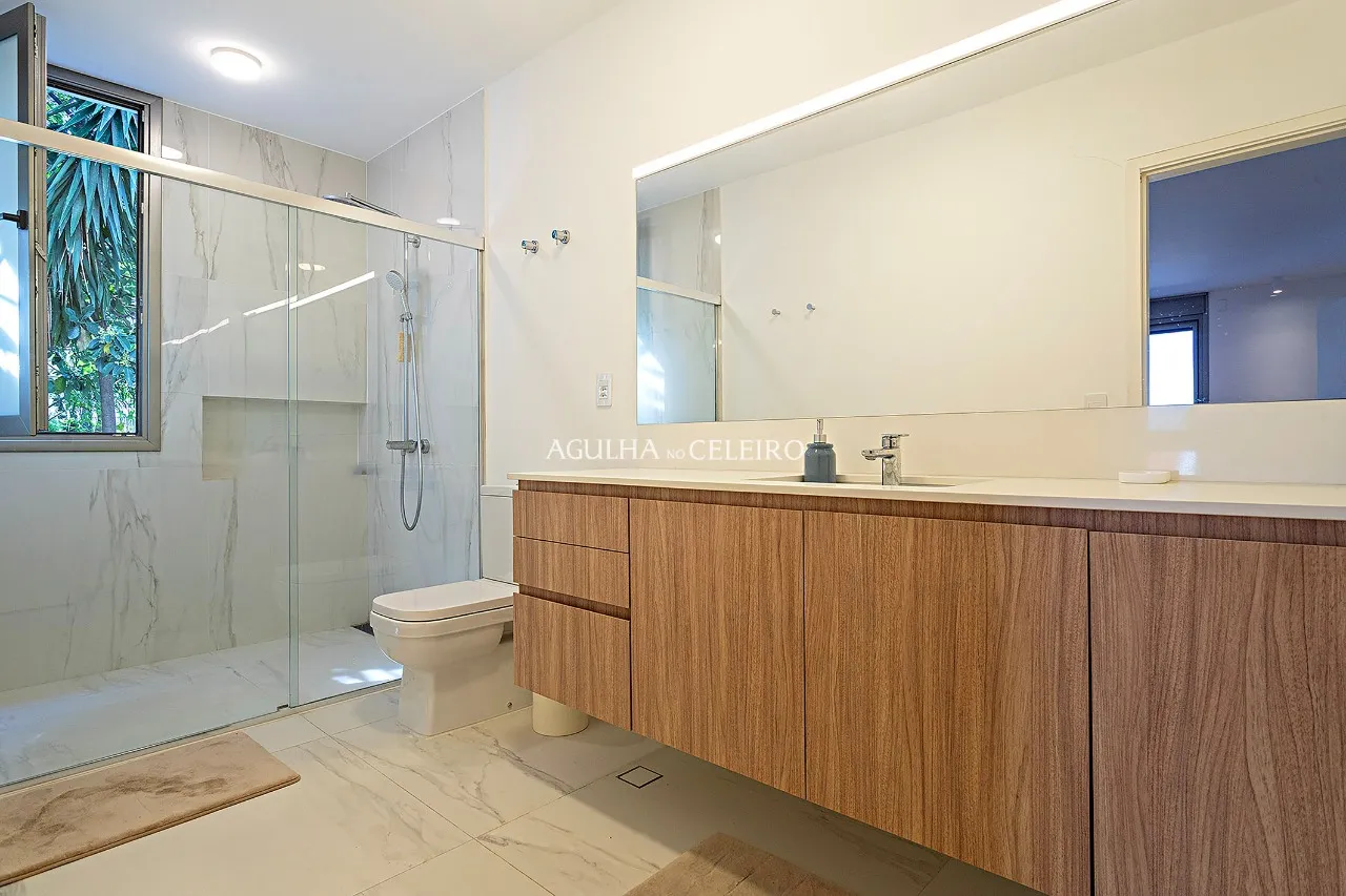 Casa reformada à venda em Alto de Pinheiros. – 22588