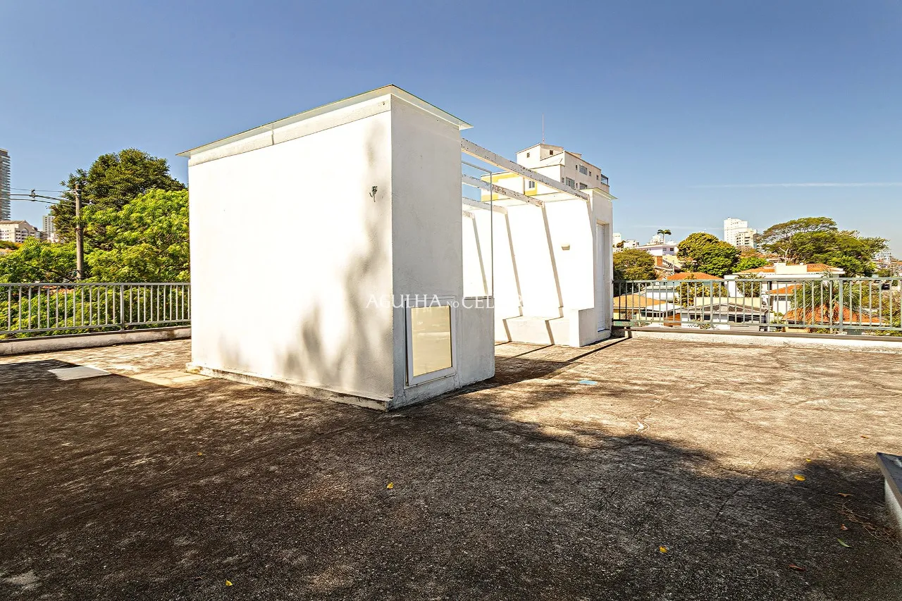 Casa reformada à venda em Alto de Pinheiros. – 22588