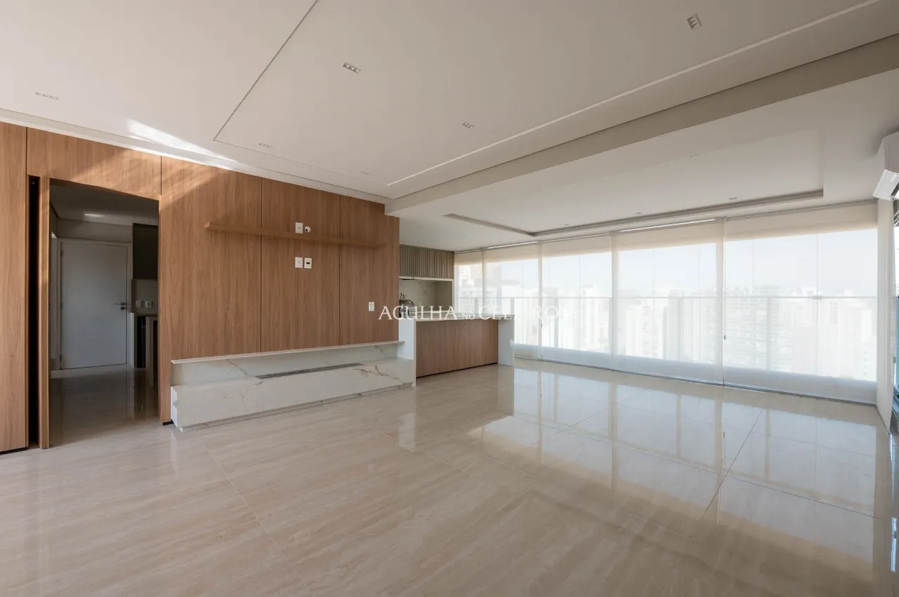 Apartamento sofisticado com vista panorâmica em localização privilegiada. – 22603