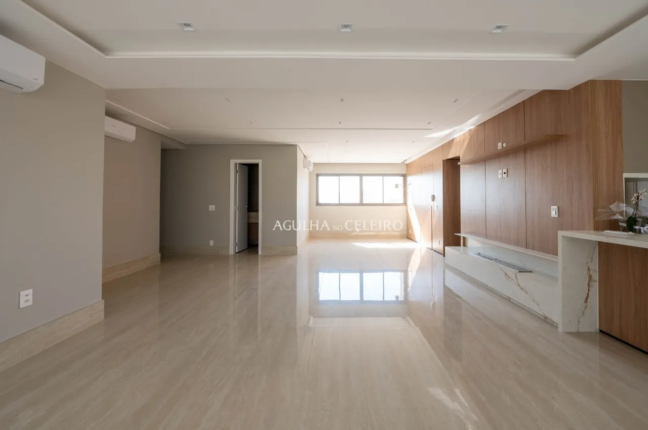 Apartamento sofisticado com vista panorâmica em localização privilegiada. – 22603
