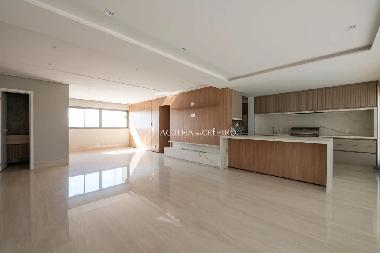 Apartamento sofisticado com vista panorâmica em localização privilegiada. – 22603