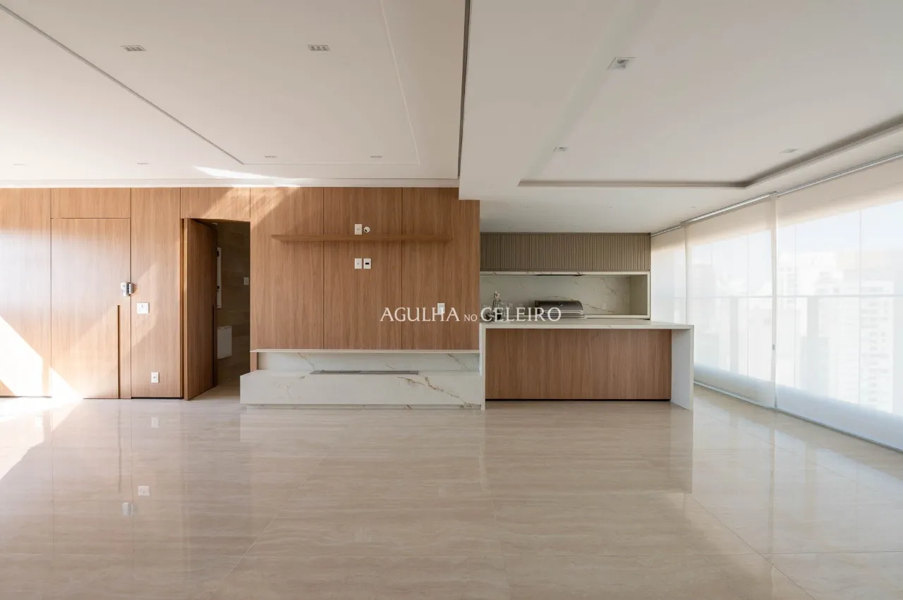 Apartamento sofisticado com vista panorâmica em localização privilegiada. – 22603