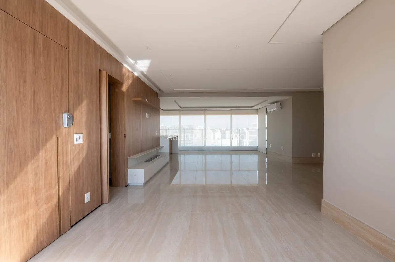 Apartamento sofisticado com vista panorâmica em localização privilegiada. – 22603