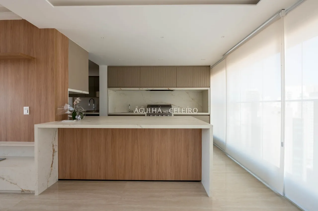 Apartamento sofisticado com vista panorâmica em localização privilegiada. – 22603