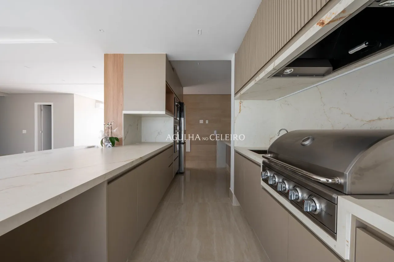 Apartamento sofisticado com vista panorâmica em localização privilegiada. – 22603