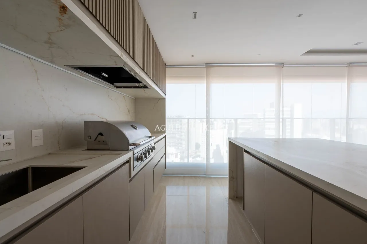 Apartamento sofisticado com vista panorâmica em localização privilegiada. – 22603
