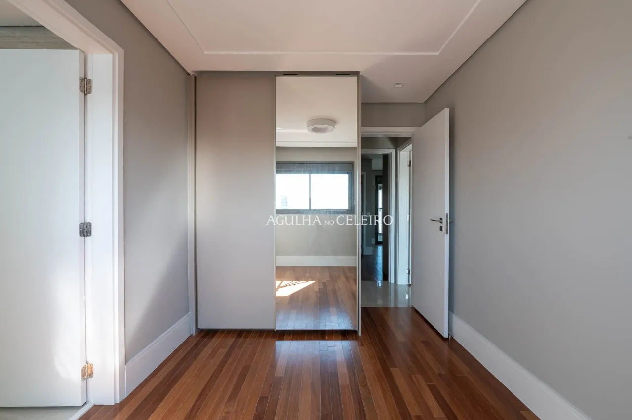 Apartamento sofisticado com vista panorâmica em localização privilegiada. – 22603