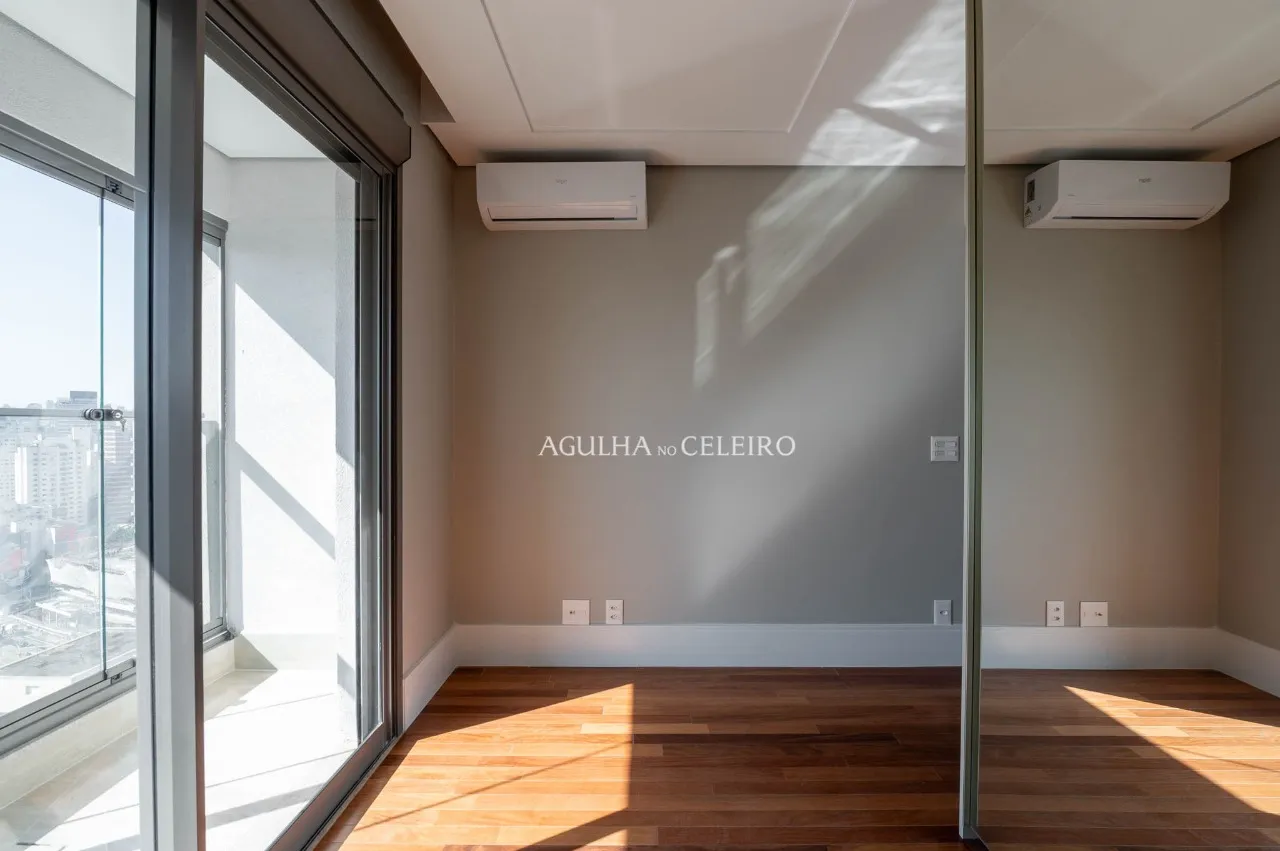 Apartamento sofisticado com vista panorâmica em localização privilegiada. – 22603