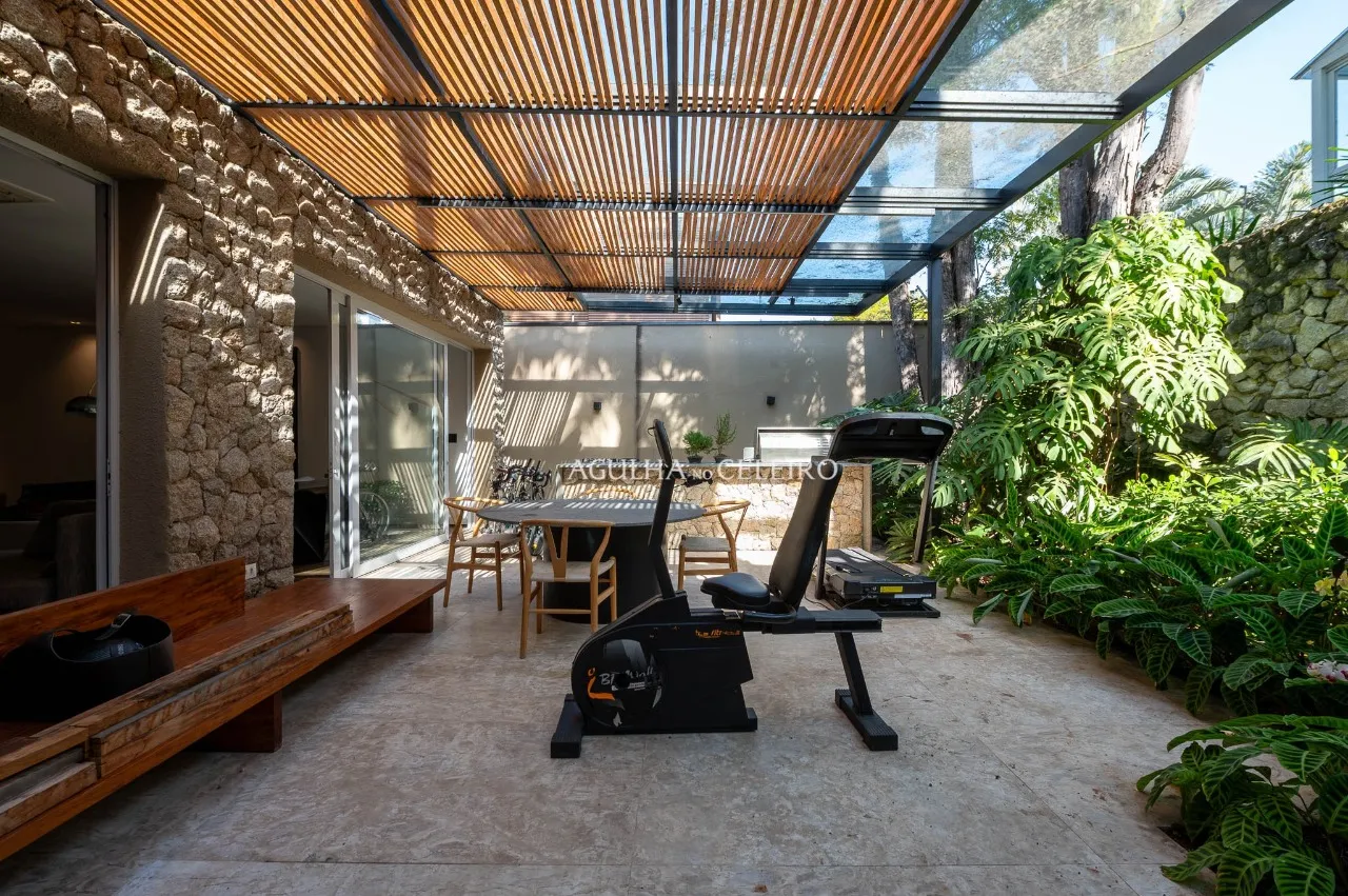 Casa reformada à venda no Jardim Paulistano. – 22604