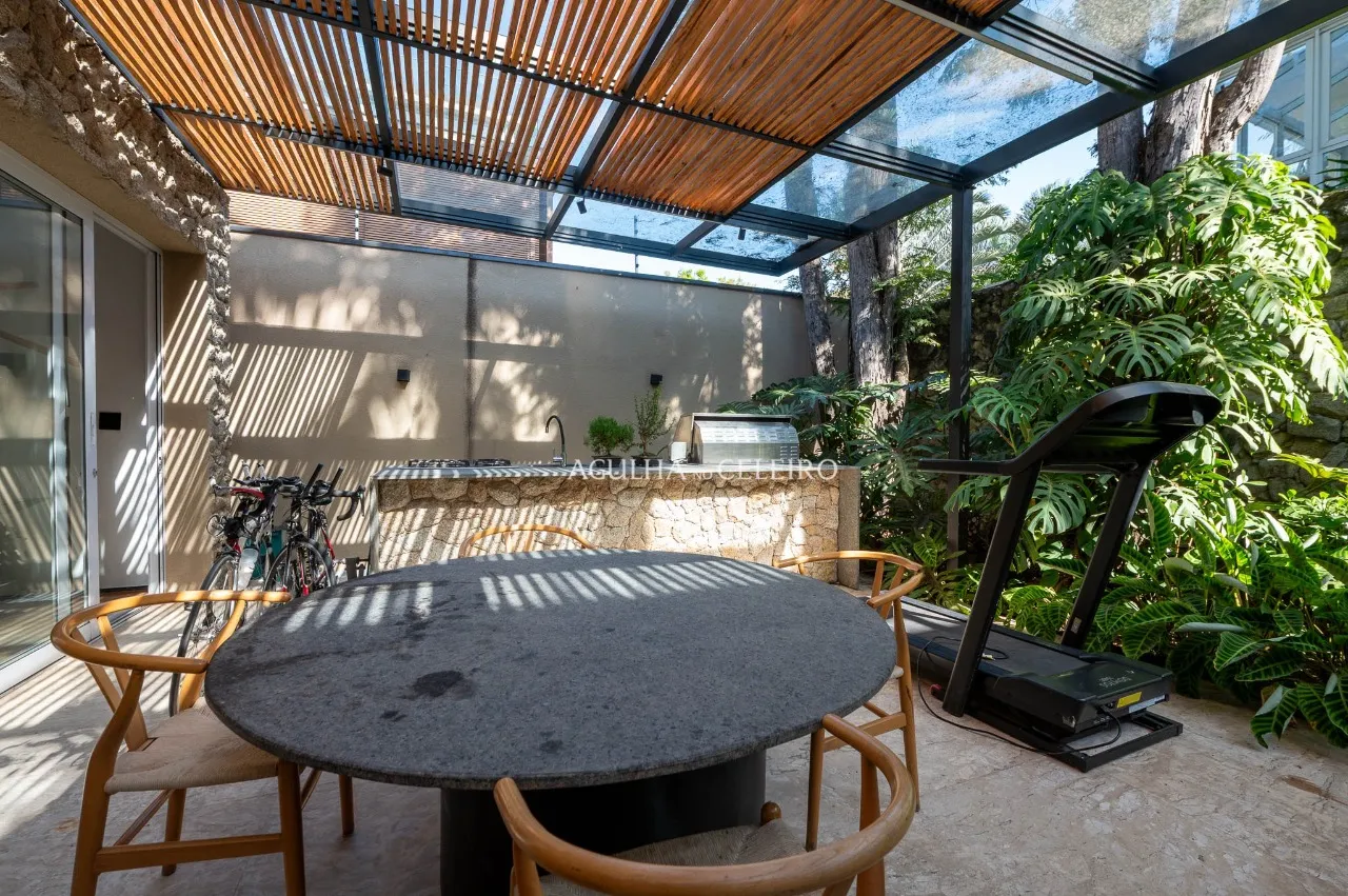Casa reformada à venda no Jardim Paulistano. – 22604