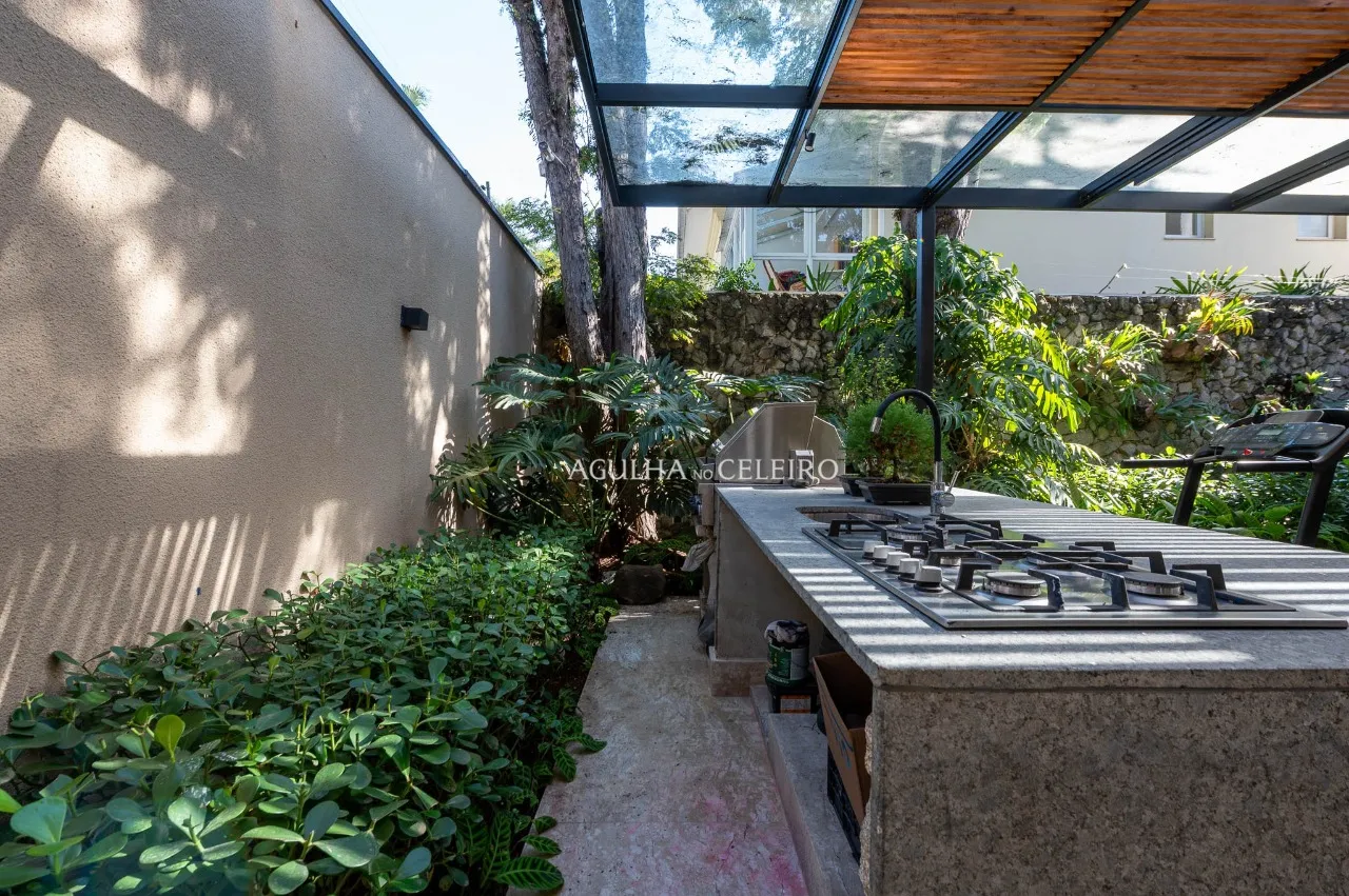 Casa reformada à venda no Jardim Paulistano. – 22604