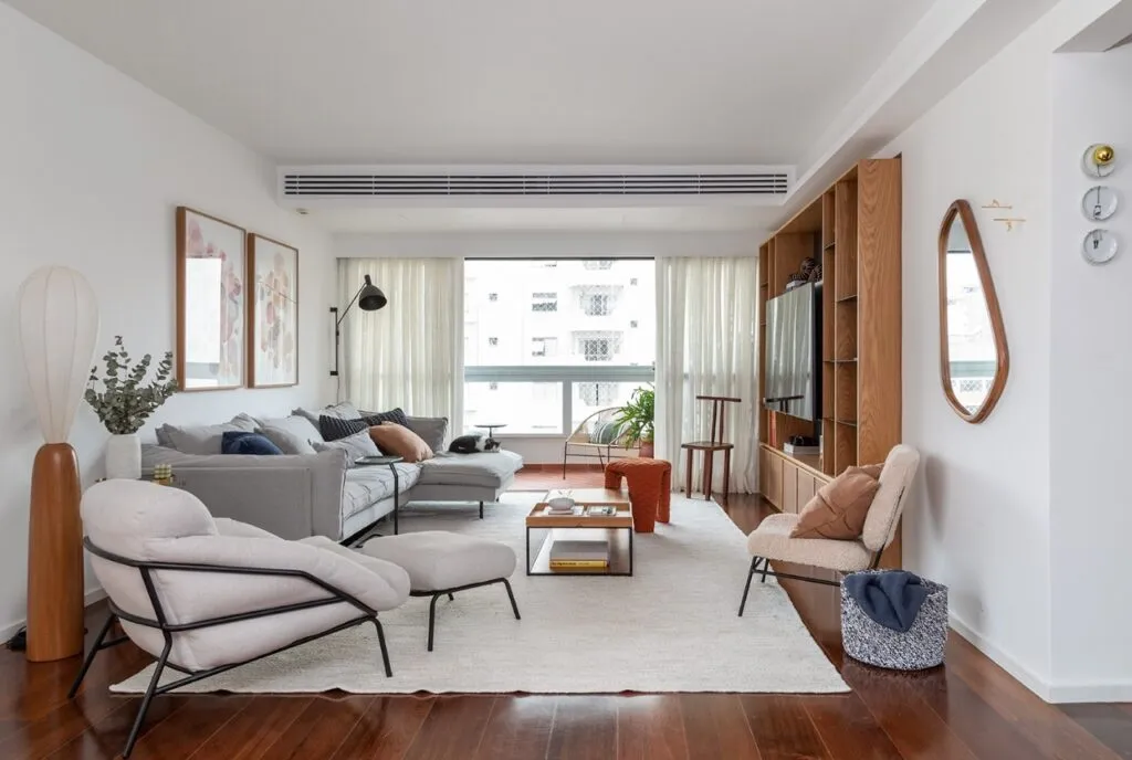 Reformado, andar alto e vista livre em Moema – 22693