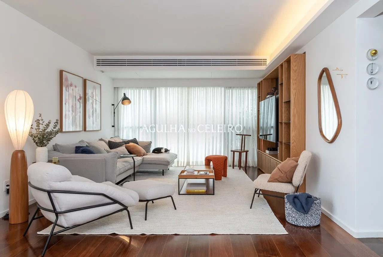 Reformado, andar alto e vista livre em Moema – 22693